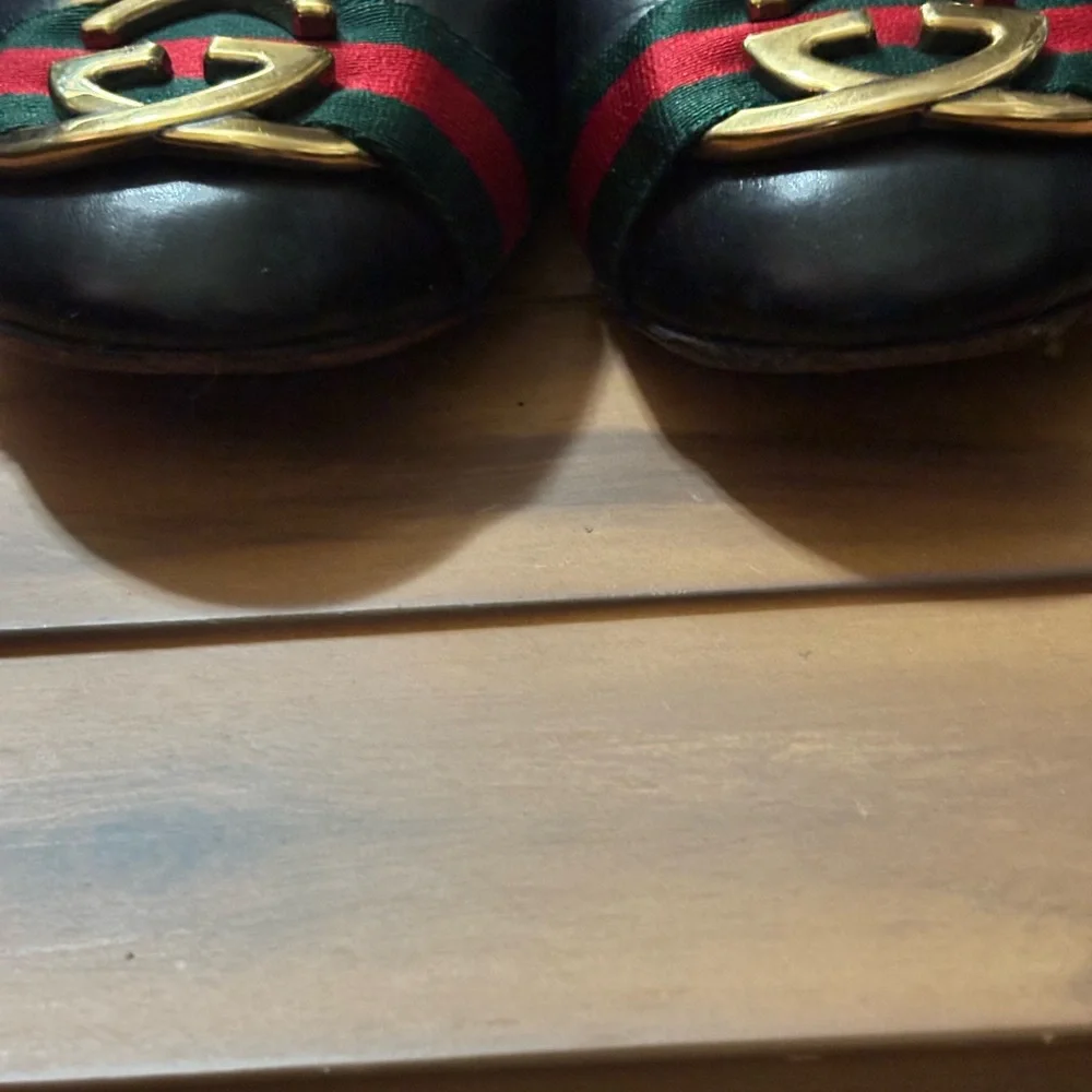Gucci Black Leather Flats with Red & Green Web and Gold GG - Picture 5 of 8